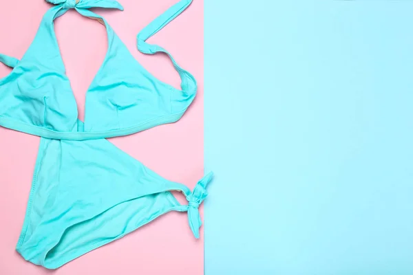 Mode maillot de bain sur fond coloré — Photo