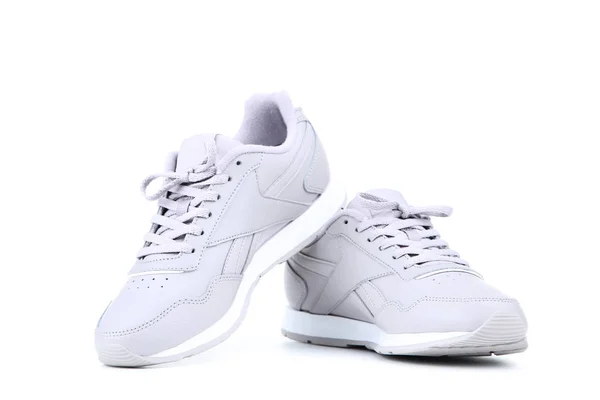 灰色运动鞋隔离在白色背景 — 图库照片