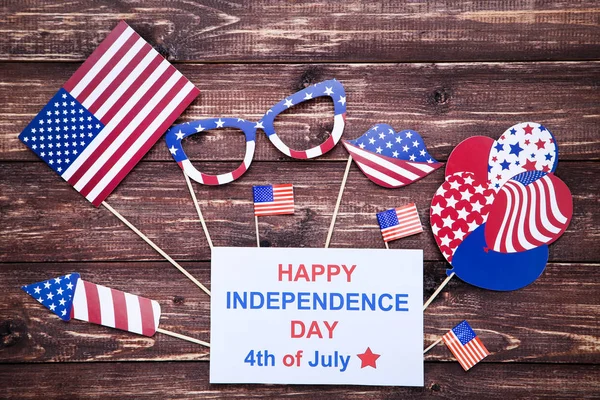 Texto Feliz Dia da Independência 4 de julho com bandeira americana em gl — Fotografia de Stock