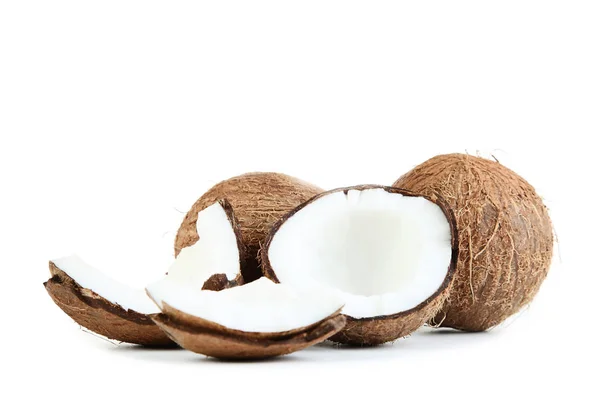 Cocos maduros aislados sobre fondo blanco — Foto de Stock