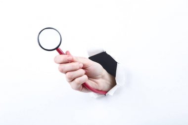 Beyaz yırtık kağıttan el tutma stetoskopu