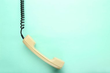 Nane arka planda bej telefon ahizesi
