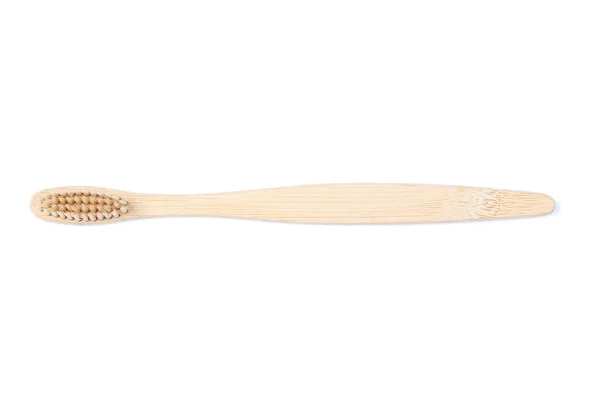 Cepillo de dientes de bambú aislado sobre fondo blanco —  Fotos de Stock
