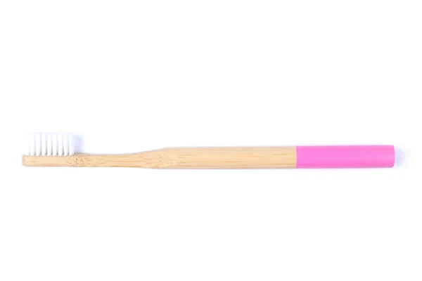 Escova de dentes de bambu isolada no fundo branco — Fotografia de Stock