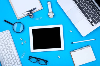 Tablet, klavye bilgisayarı, panolu dizüstü bilgisayar, not defteri, cam