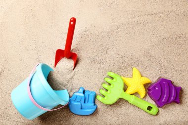 Sahil kumu renkli plastik oyuncaklar