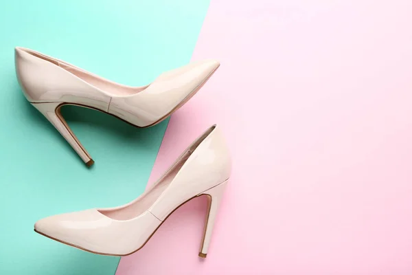 Beige high heel shoes on colorful background — Stock Photo, Image