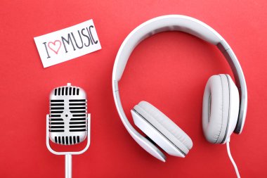 Vintage mikrofon kulaklık ve metin ile ben kırmızı aşk müzik 