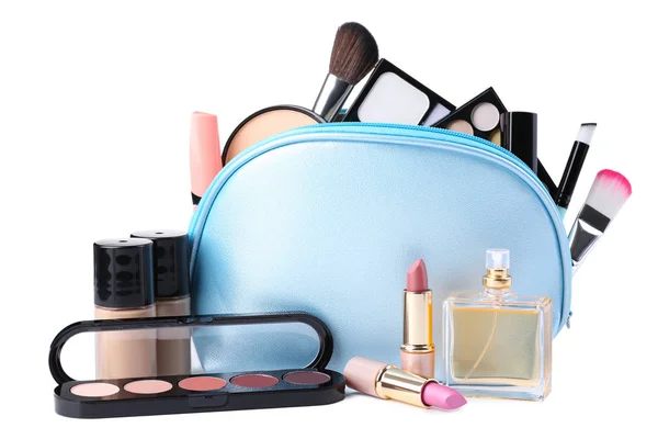 Make-up Kosmetik mit Parfümflasche auf weißem Hintergrund — Stockfoto