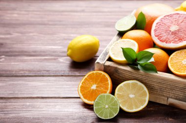 Narenciye içinde krater ahşap tablo