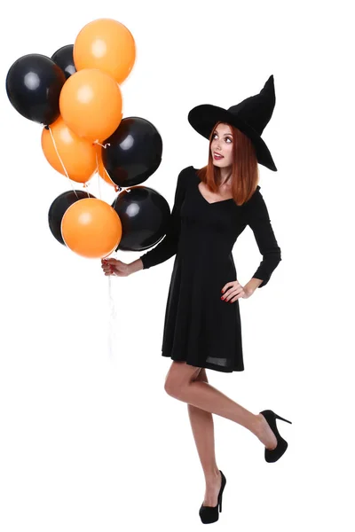 Üzerinde balonlar ile cadılar bayramı kostümü güzel kızıl saçlı kadın — Stok fotoğraf