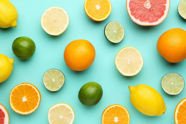 Citrus fruits on mint background — Stock Photo, Image