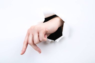 Beyaz yırtık kağıttan elde