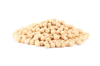 Beyaz arka planda izole mısır topları