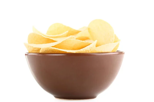 Potatis chips i skål isolerad på vit bakgrund — Stockfoto