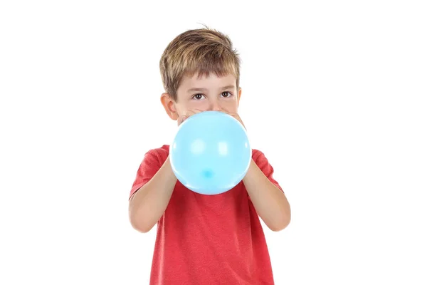 Menino soprando balão azul no fundo branco — Fotografia de Stock
