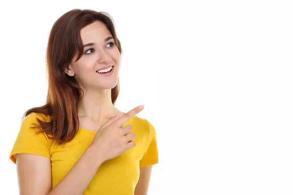 Jeune femme avec tableau blanc sur fond blanc — Photo