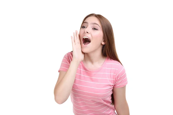 Молодая женщина кричит на белом фоне — стоковое фото