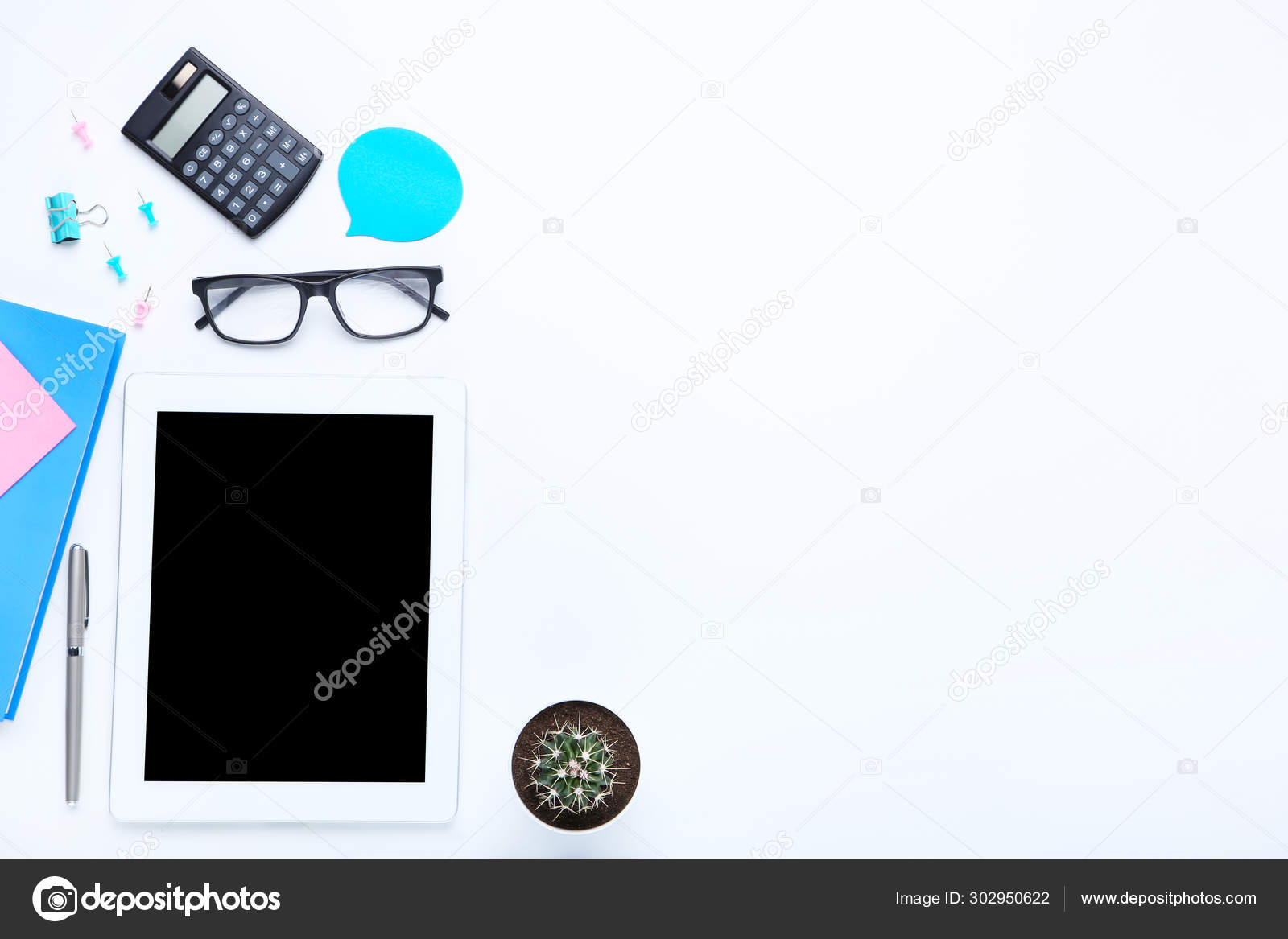 Tablet Computer Mit Burobedarf Auf Weissem Hintergrund Stockfoto C 5seconds