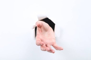 Beyaz yırtık kağıttan elde