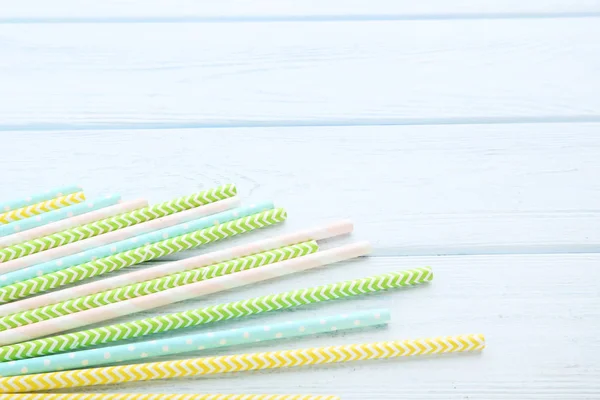 Colorful paper straws on wooden table — Stock Photo, Image
