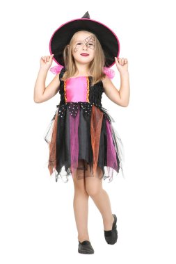 Genç kız beyaz arka plan üzerinde halloween kılık