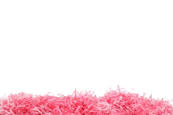 Рожевий подрібнений папір на білому тлі — стокове фото