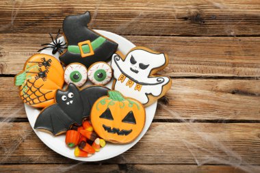 Kahverengi woo tabakta şekerler ile Halloween zencefilli kurabiye