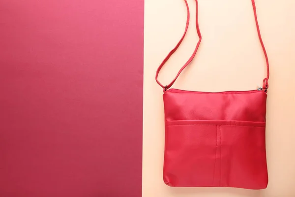 Bolsa de moda em fundo colorido — Fotografia de Stock