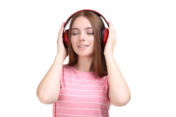 Όμορφη κοπέλα με ακουστικά σε άσπρο φόντο — Φωτογραφία Αρχείου