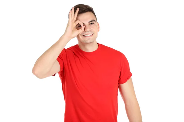 Mladý muž ukazuje gesto Ok na bílém pozadí — Stock fotografie