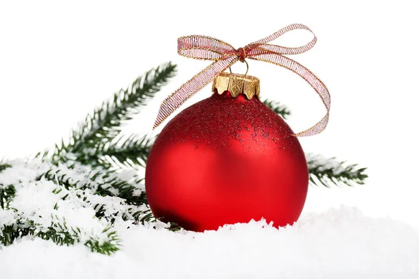 Χριστουγεννιάτικο στολίδι με κλαδιά ελάτης σε λευκό φόντο — Φωτογραφία Αρχείου