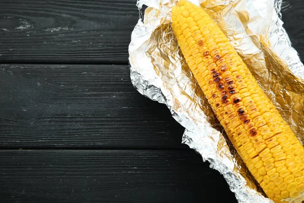 Grilled Corn Foil Black Wooden Table — Stock Photo, Image