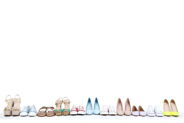 白い背景に異なる女性の靴 — ストック写真