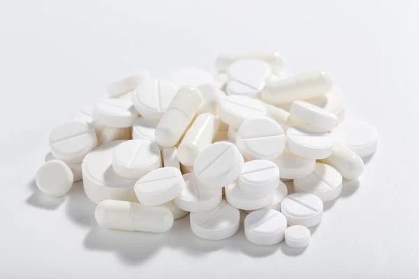 Лекарства Таблетки Белом Фоне — стоковое фото