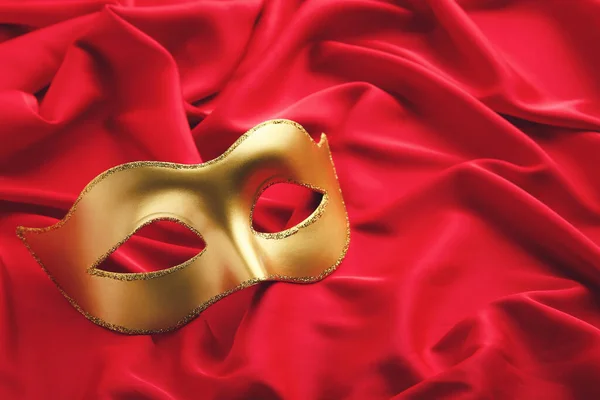Karneval Maska Červeném Pozadí Tkaniny — Stock fotografie