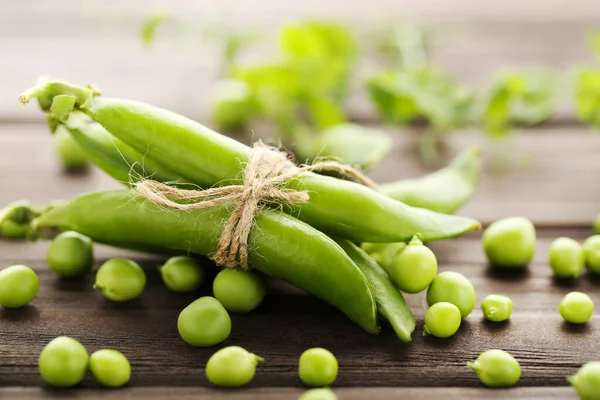 Green Pea Pods Brown Wooden Table — Stock Photo, Image