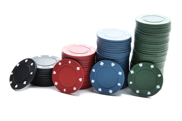 Beyaz Arkaplanda Izole Edilmiş Poker Çipleri Yığını — Stok fotoğraf