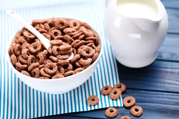 Flocons Maïs Chocolat Avec Lait Dans Bocal Cuillère Sur Table — Photo