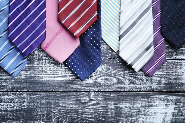 Cravatte Colorate Tavolo Legno — Foto Stock