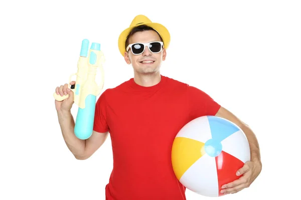 Jongeman Met Opblaasbare Bal Waterpistool Witte Achtergrond — Stockfoto