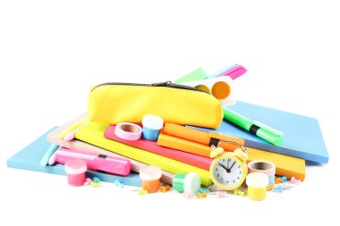 okul malzemeleri beyaz arka planda izole