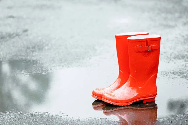 Red Rubber Boots Puddle Rain — Stock Photo, Image