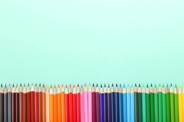 Kolorowe Ołówki Tle Mięty — Zdjęcie stockowe