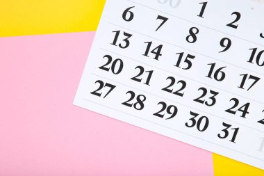 Renkli arkaplanda kağıt takvim sayfası