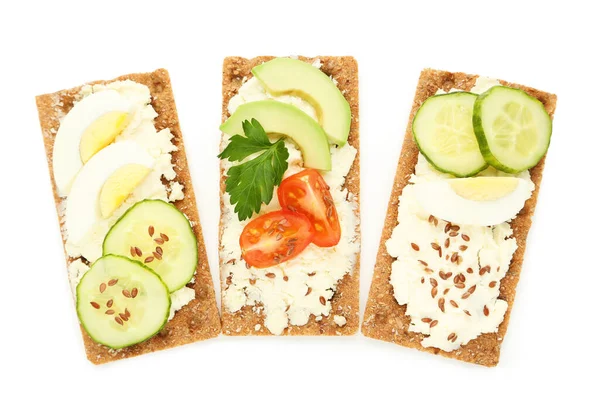 Crispbread Com Queijo Creme Legumes Ovos Isolados Fundo Branco — Fotografia de Stock