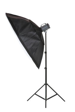 Beyaz arkaplanda izole edilmiş yumuşak kutulu stüdyo ışıklandırması