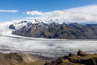 Skaftafellsjokull buzul nehir volkan dağ Güney İzlanda Hava görünümünden aşağı gidiyor