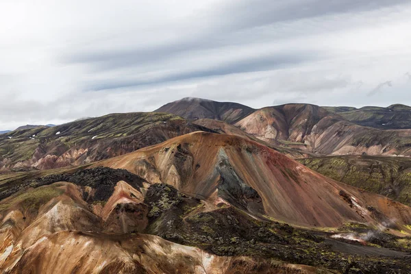 Landmannalaugar National Park Pentes colorées des montagnes de rhyolite Islande aventure randonnée — Photo