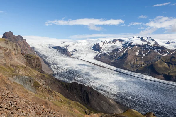 Skaftafellsjokull rio glacial descendo a montanha vulcânica Sul da Islândia Bela vista — Fotografia de Stock